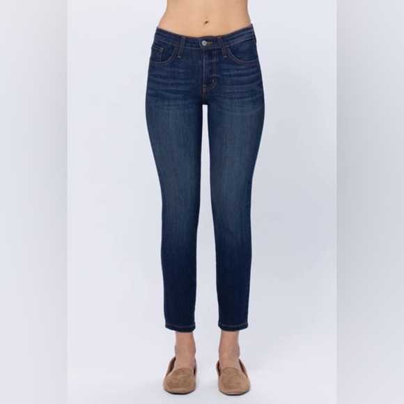 Judy Blue Denim - Judy Blue Handsand Dark Rinse Mid-Rise Relaxed Fit Skinny Jean 3/26 83109